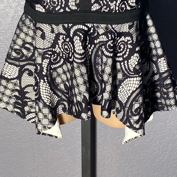 BEBE - NWT - tank: zip b/w lace halter bandaid handkerchief w peplum, lining - L - Picture 4 of 16